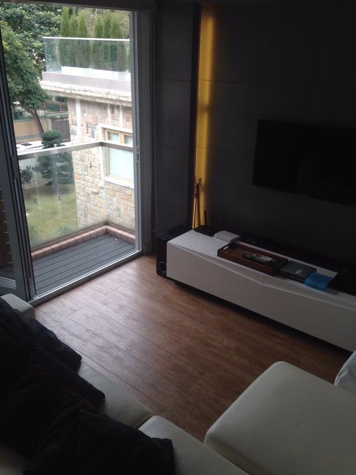 private room (FLATSHARE,  total 1600 ft for the FLAT) Kowloon Tong - Mei Foo - Bedroom - Homates Hong Kong