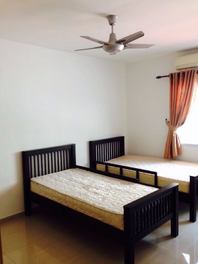 2 spacious bedrooms in landed house available, no landlord, no agent fee - Bishan 碧山 - 分租房間 - Homates 新加坡
