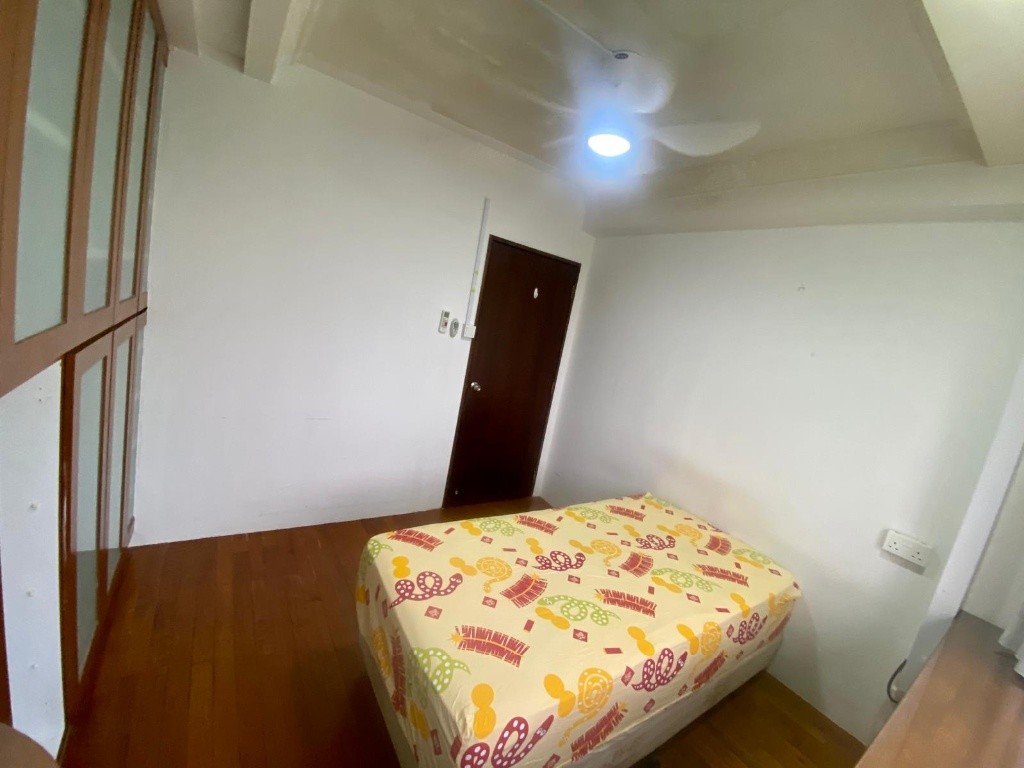 Common Room/1 or 2 person stay /no Owner Staying/No Agent Fee/Cooking allowed / Near Braddell MRT / Marymount MRT / Caldecott MRT/ Available 10 March - Braddell - Bedroom - Homates Singapore