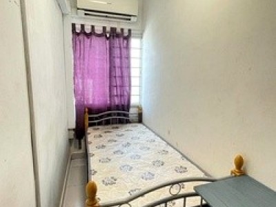 Available 22 March/Common Room/FOR 1 PERSON STAY ONLY/Wifi/No owner staying/No Agent Fee/Cooking allowed/Near Lavender MRT/Nicoll Highway MRT / Bugis MRT - 200 Jalan Sultan,#14-08 Textile centre, Singapore 199018