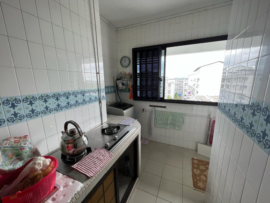 Available Immediate/ Very convenience! Mins walks to MRT, Downtown East, beach and park! - Pasir Ris - Bedroom - Homates Singapore