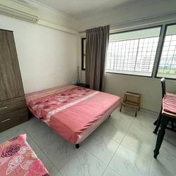 Common Room With Balcony/1 or 2 person stay/no Owner Stayin/No Agent Fee/Cooking allowed/Near Braddell MRT/Marymount MRT/Caldecott MRT / Available 30 April - Braddell - Bedroom - Homates Singapore