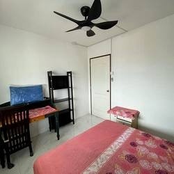 Common Room With Balcony/1 or 2 person stay/no Owner Stayin/No Agent Fee/Cooking allowed/Near Braddell MRT/Marymount MRT/Caldecott MRT / Available 30 April - Braddell - Bedroom - Homates Singapore