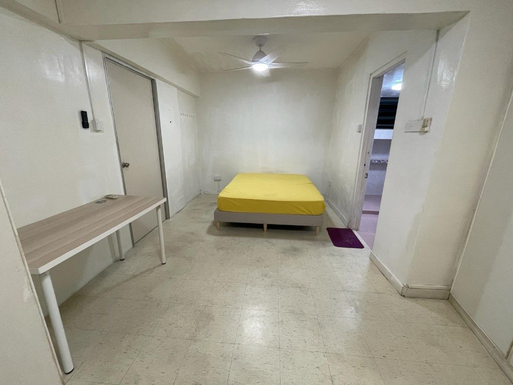 Available Immediate - Spacious Master bedroom Room/1 or 2 person stay/Private bathroom /Aircon / no Owner Stay/No Agent Fee/Cooking allowed/Near Clementi MRT/Dover MRT - Clementi 金文泰​​ - 分租房間 - Homates 新加坡