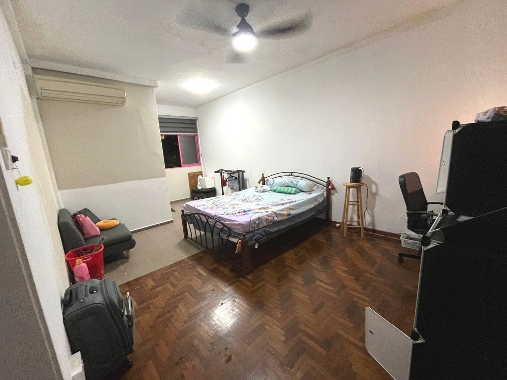 Available 2 May - Master Bed Room/ Private Bathroom/1or2 person stay/no Owner Staying/Wifi/Aircon/No Agent Fee/Cooking allowed/Bugis MRT/ Lavender / Nicoll Highway MRT / Katong  - Nicoll Highway - Bed - Homates Singapore