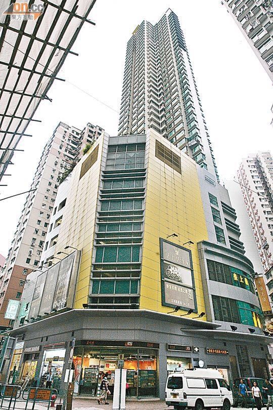 $6500 Paradise Square, single room, big balcony (No.3 Kwong Wa Street, Mongkok) girls only限女生。近旺角东地铁站，百利达广场两室一厅有阳台-大房。（有家具）可拎包即刻起租 - Mong Kok/Yau Ma Tei - Bedroom - Homates Hong Kong