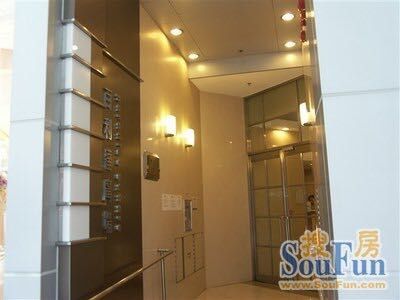 $6500 Paradise Square, single room, big balcony (No.3 Kwong Wa Street, Mongkok) girls only限女生。近旺角东地铁站，百利达广场两室一厅有阳台-大房。（有家具）可拎包即刻起租 - Mong Kok/Yau Ma Tei - Bedroom - Homates Hong Kong