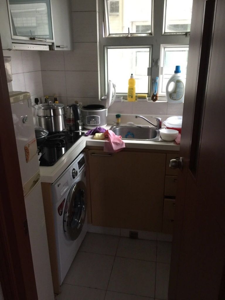 $6500 Paradise Square, single room, big balcony (No.3 Kwong Wa Street, Mongkok) girls only限女生。近旺角东地铁站，百利达广场两室一厅有阳台-大房。（有家具）可拎包即刻起租 - Mong Kok/Yau Ma Tei - Bedroom - Homates Hong Kong