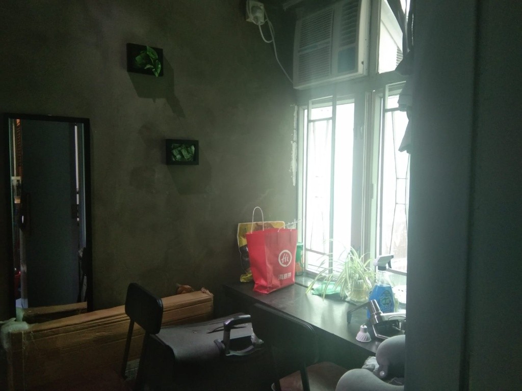 油麻地寶翠大楼房間有床,交通十分方便，步行到油麻地地鐵站1分鐘。 - 旺角/油麻地 - 房間 (合租／分租) - Homates 香港