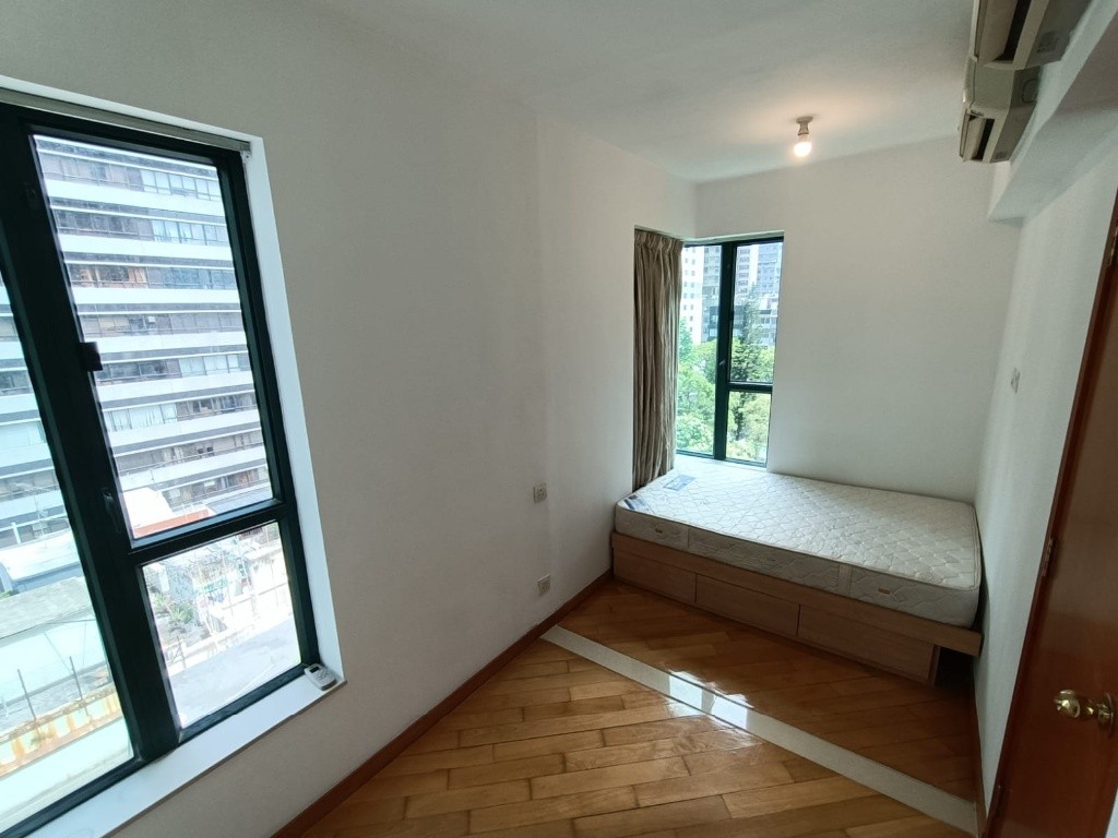 Newly renovated contemporary apartment with balcony - 上環/中環 - 住宅 (整間出租) - Homates 香港
