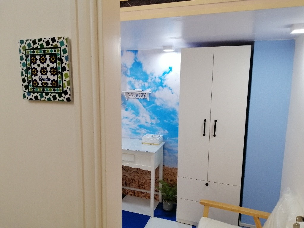 New refurbished shared apartment. 2 mins walk from  SSP staton Move in with your suitcase. - 深水埗 - 房间 (合租／分租) - Homates 香港