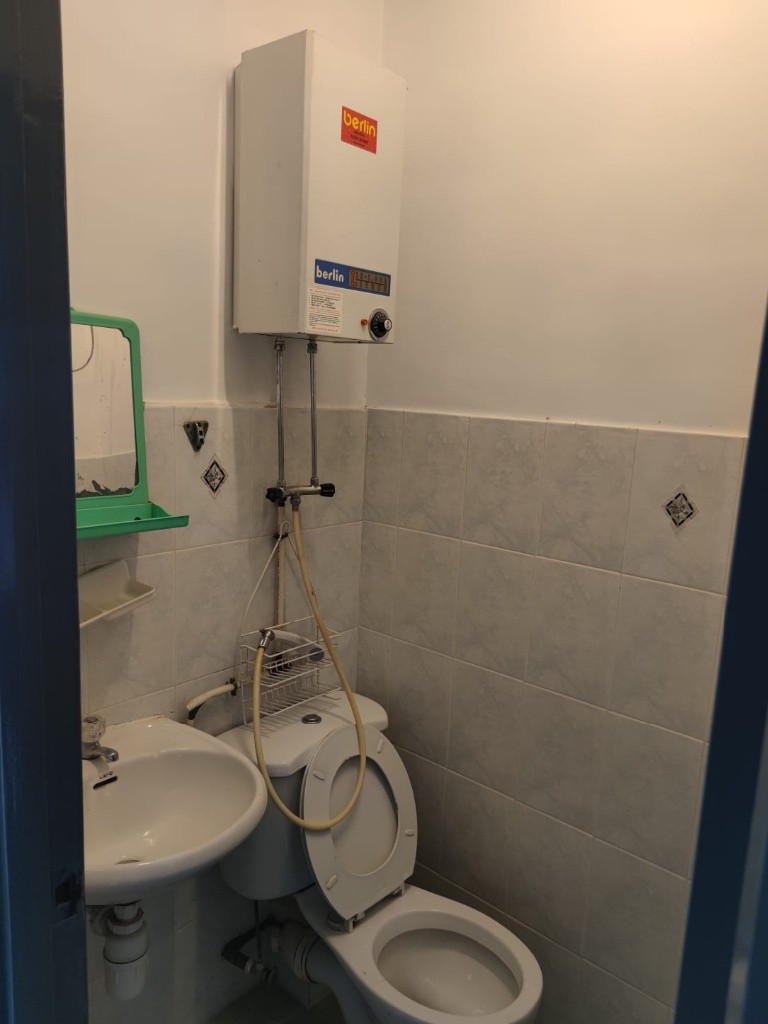 湾仔保和大廈套房連獨立洗手廁所出租Wanchai Po Wo Building suite with toilet and separate toilet for rent - Wan Chai - Flat - Homates Hong Kong