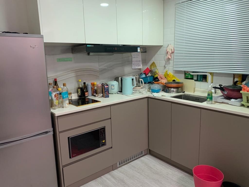 油麻地金堂大廈女生共居 Yau Ma Tei  Coliving Space for Rent very close to MTR station - Mong Kok/Yau Ma Tei - Bedroom - Homates Hong Kong