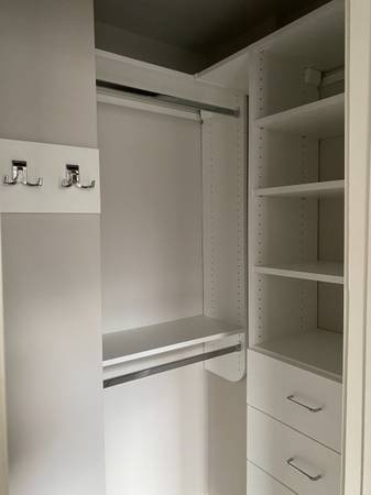 Incredible Studio with laundry in the unit! Update open space apartment! The kitchen features are stainless steel appliances, granite countertop dishwasher, fridge, microwave and stove, large cabinets - Homates Hong Kong