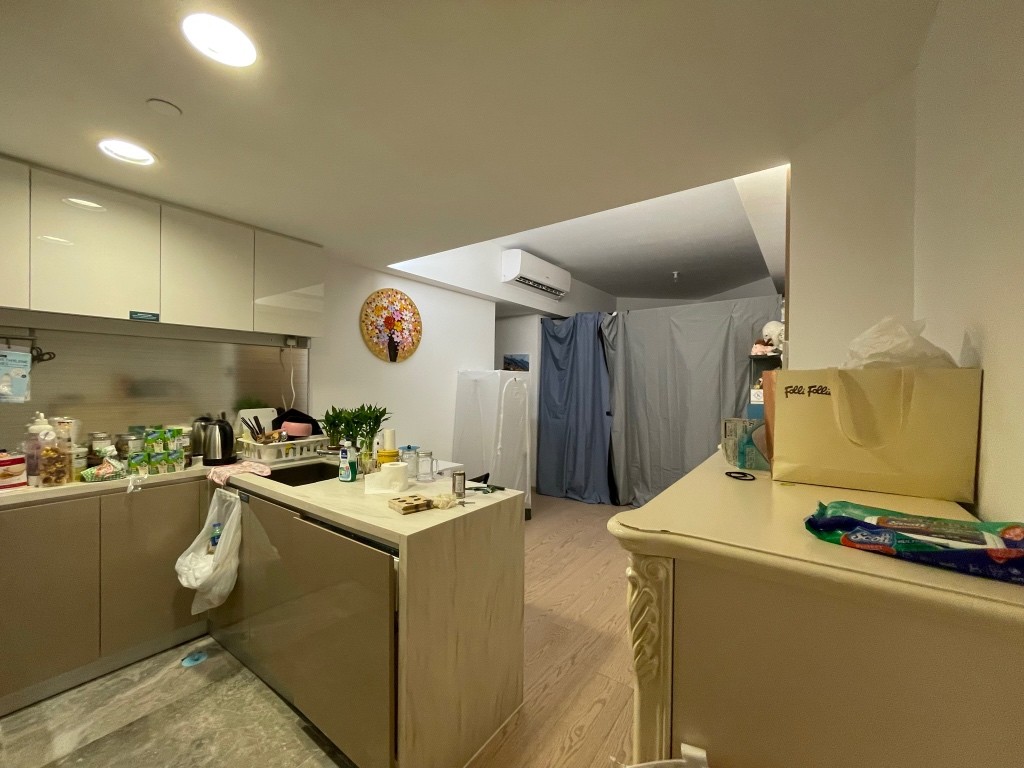 Nice clubhouse, looking for a girl in the large living room - Sham Shui Po - Bedroom - Homates Hong Kong