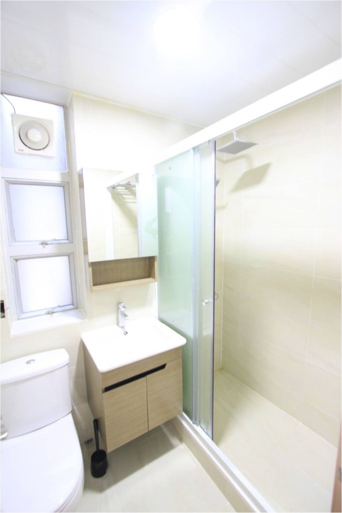 Wai Chai Shared Flat with Rooftop located - Causeway Bay - Bedroom - Homates Hong Kong