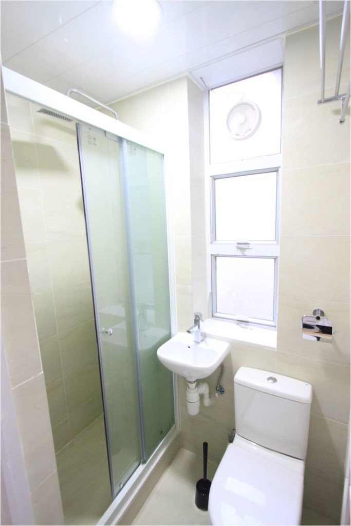 Wai Chai Shared Flat with Rooftop located - Causeway Bay - Bedroom - Homates Hong Kong