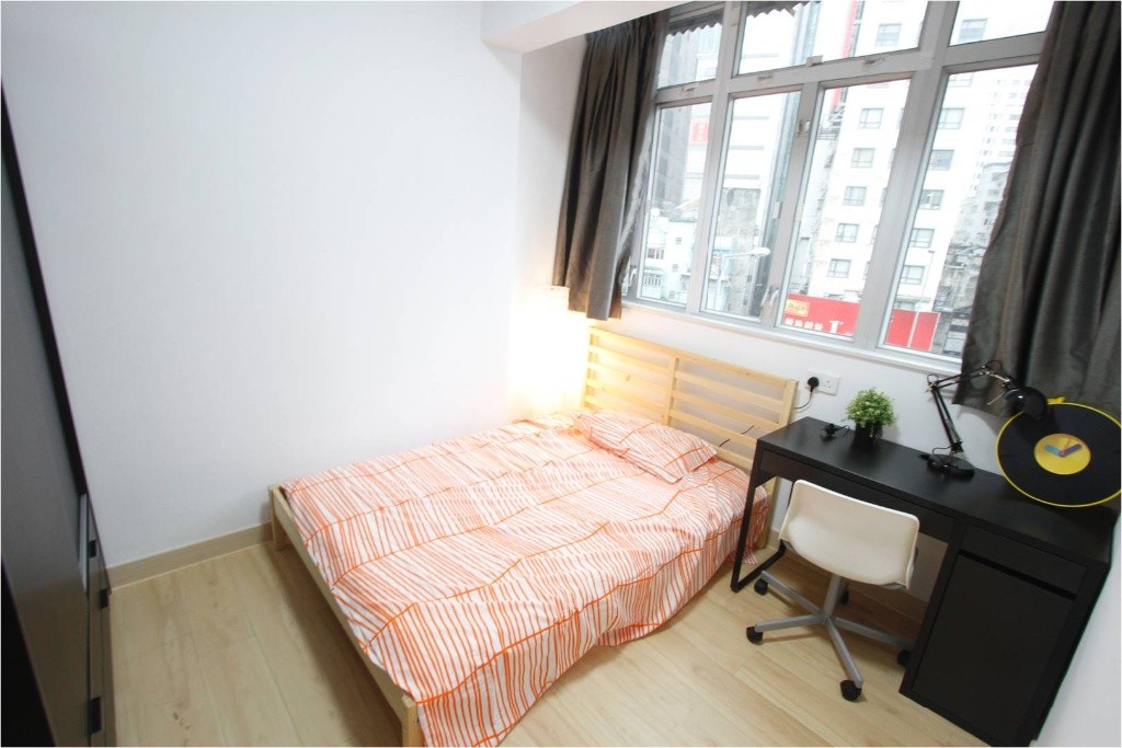 Wai Chai Shared Flat with Rooftop located - Causeway Bay - Bedroom - Homates Hong Kong