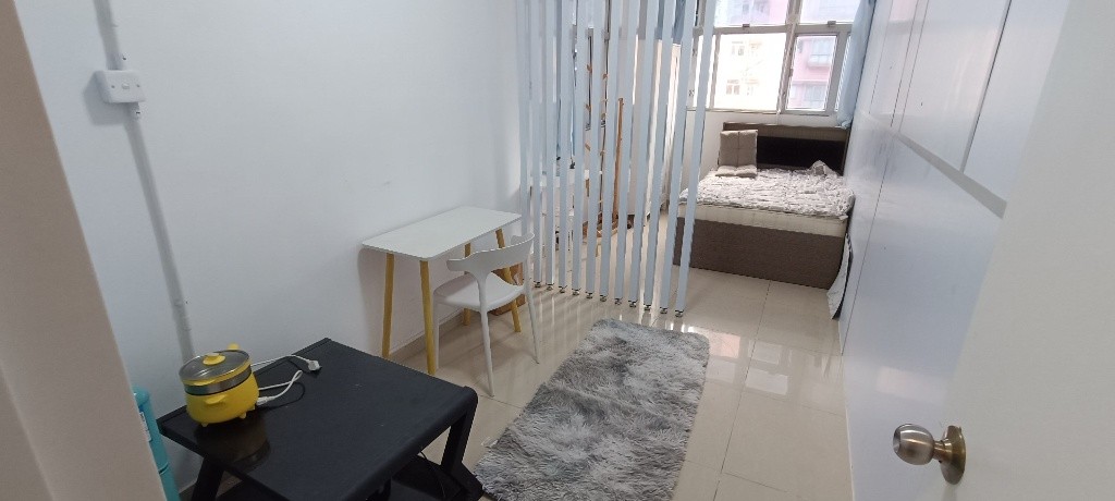 Sham Shui Po female Coliving space  Cheung Sha Building - Sham Shui Po - Bedroom - Homates Hong Kong