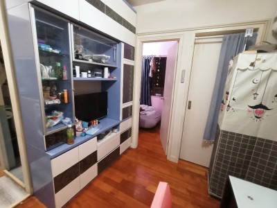 兩房一廳免佣出租 - 黃大仙環鳳街安康大廈18樓B室