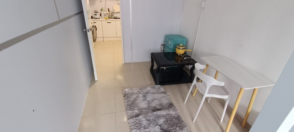 Sham Shui Po female Coliving space  Cheung Sha Building( share Toilet Kitchen) - 深水埗 - 房間 (合租／分租) - Homates 香港