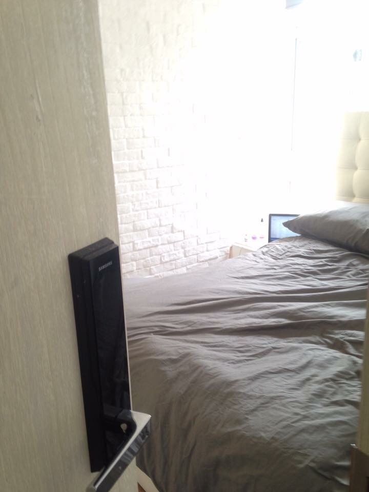 private room (FLATSHARE,  total 1600 ft for the FLAT) Kowloon Tong - Mei Foo - Bedroom - Homates Hong Kong