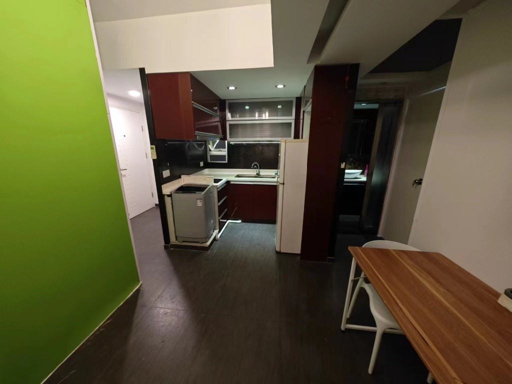 Prince Edward Coliving Space for rent英來大廈 (共居空間)出租 share kitchen Toilet - Prince Edward - Bedroom - Homates Hong Kong