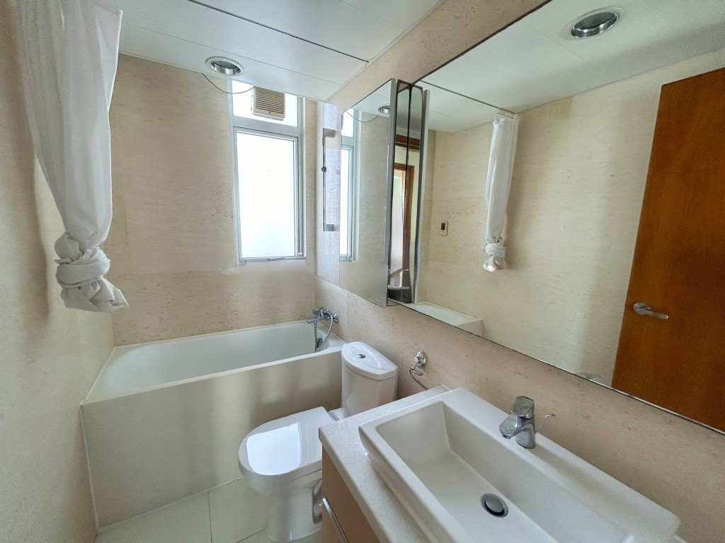 Nice Deco 1 Bedroom Apartment in Sheung Wan area with Open view - Sheung Wan/Central - Flat - Homates Hong Kong