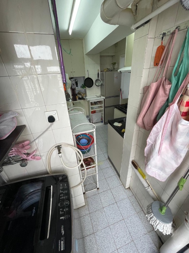 Vivian  - Mei Foo - Bedroom - Homates Hong Kong