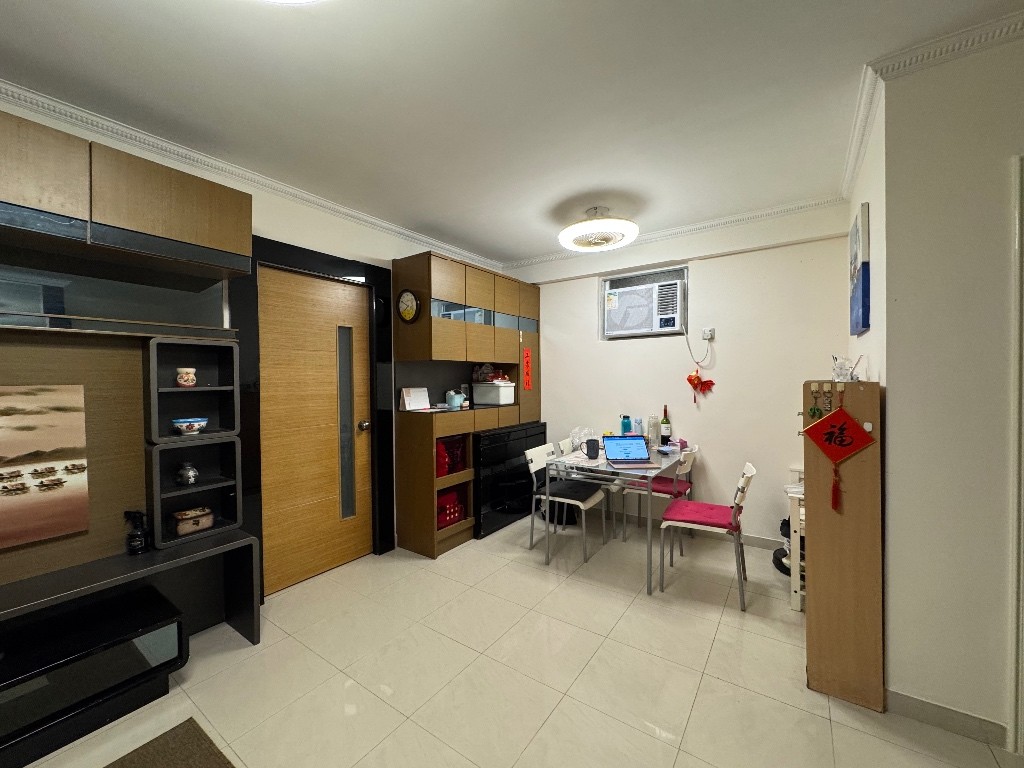 3-Room Flat looking for a flatmate WTS 9349 4203 - 荃灣 - 房間 (合租／分租) - Homates 香港