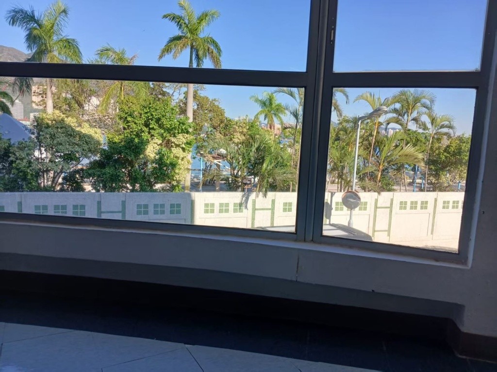 Master bedroom with ensuite bathroom, with basic furniture, high rise with sea view - 屯门 - 住宅 (整间出租) - Homates 香港