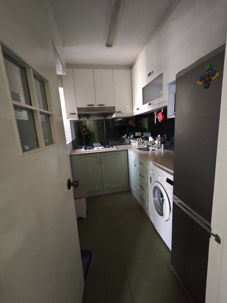 開揚交通方便新裝簡潔超大的單人房間 - 屯门 - 房间 (合租／分租) - Homates 香港