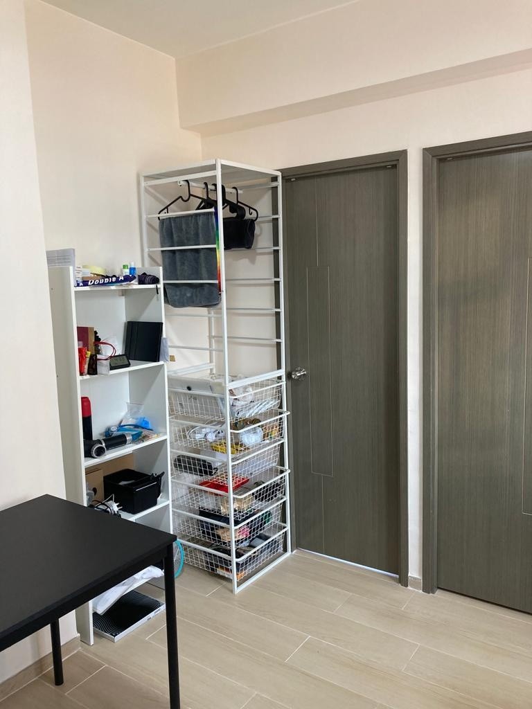 6650.2975 WhsApp Two-bedroom unit with one empty room, newly renovated, available for separate rental or shared accommodation. High floor with roof. Utilities included. Excellent ventilation, clean an - Homates 香港