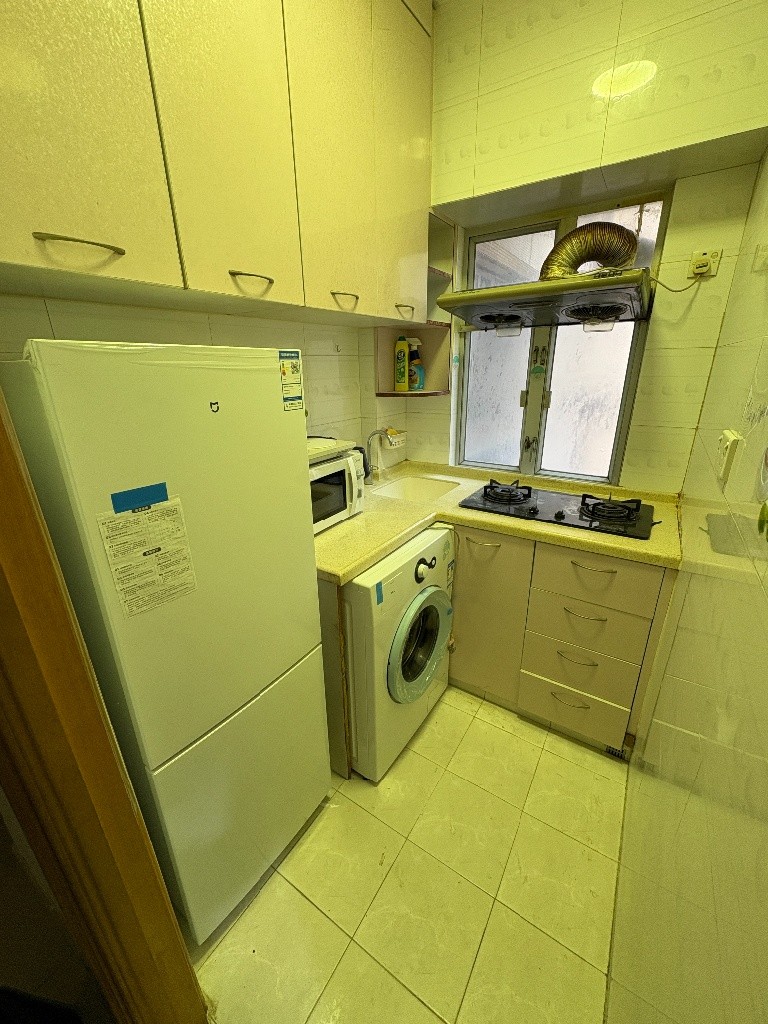 female coliving space located at Sham Shui Po Kowloon B018C - 深水埗 - 房間 (合租／分租) - Homates 香港