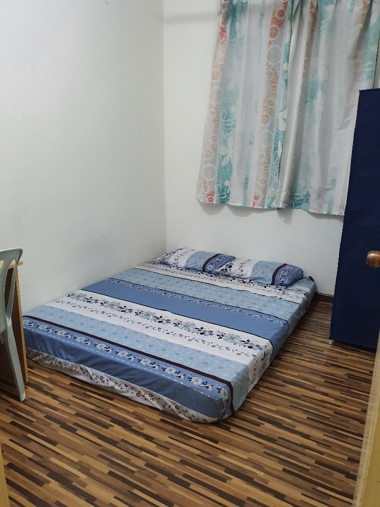 Middle Room at Taman Puchong Indah, Puchong -  - 房間 (合租／分租) - Homates 馬來西亞