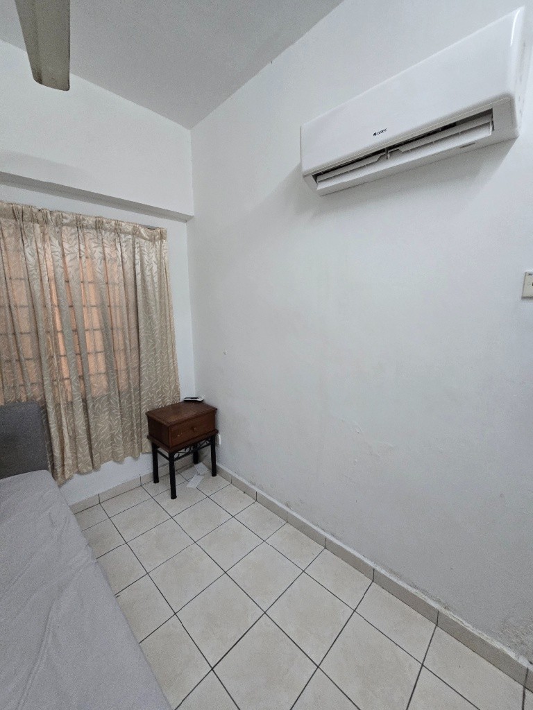 Vista komanwel c room for rent student -  - Bedroom - Homates Malaysia