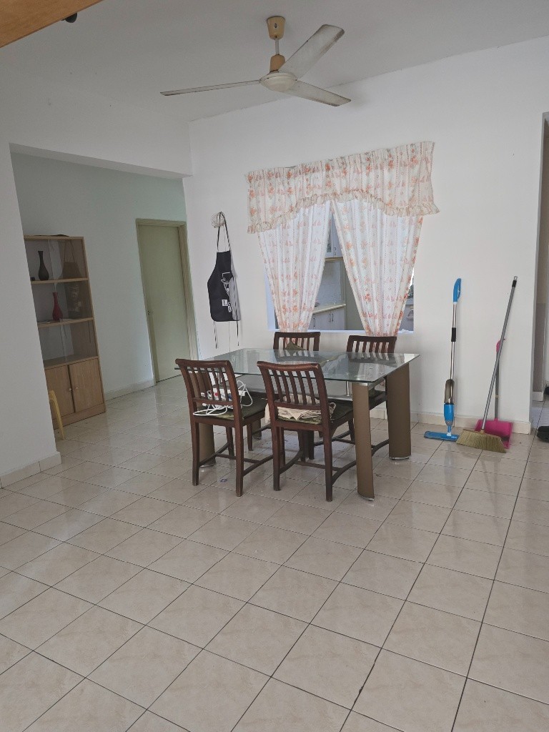 Vista komanwel c room for rent student -  - Bedroom - Homates Malaysia