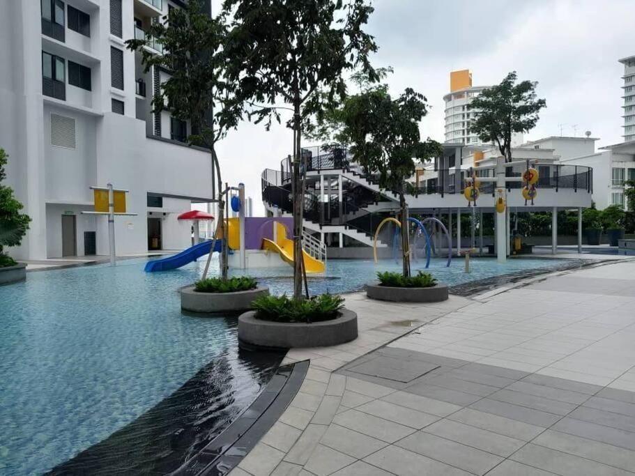 Middle Room for Rent — Fully Furnished 3R2B Condo (876 sq ft), Old Klang Road -  - Bedroom - Homates Malaysia