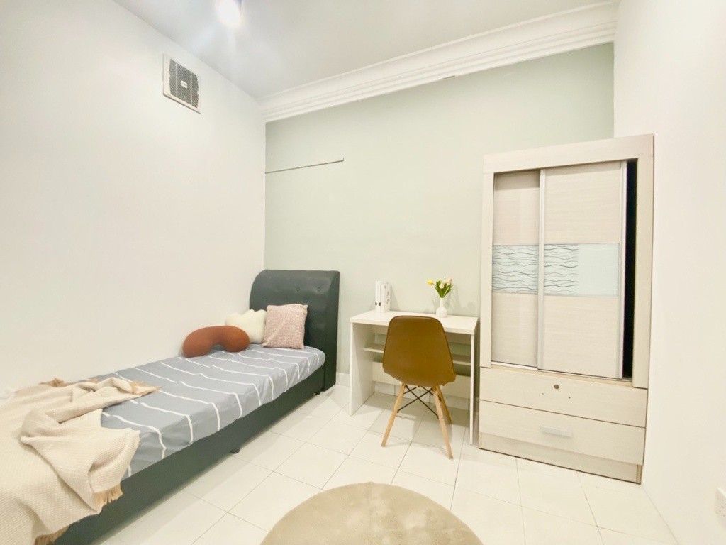 Prime Location Room 📍 with LRT PWTC and Sunway Putra Mall Access - Only 2 Min Walk 🚶‍♀️ - Wilayah Persekutuan Kuala Lumpur - Bedroom - Homates Malaysia