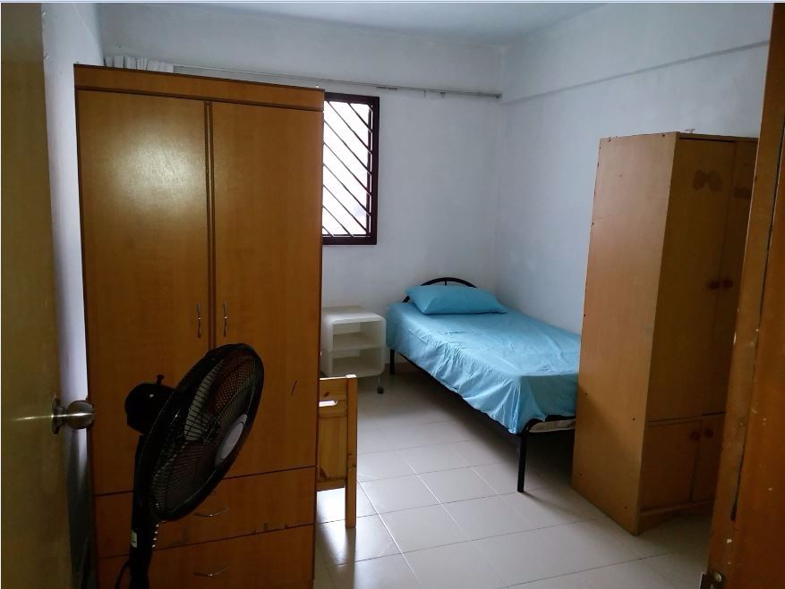 $575 COMMON ROOM RENT Jurong East Block 224, Street 21 (near Chinese Garden MRT) - Chinese Garden - Bedroom - Homates Singapore