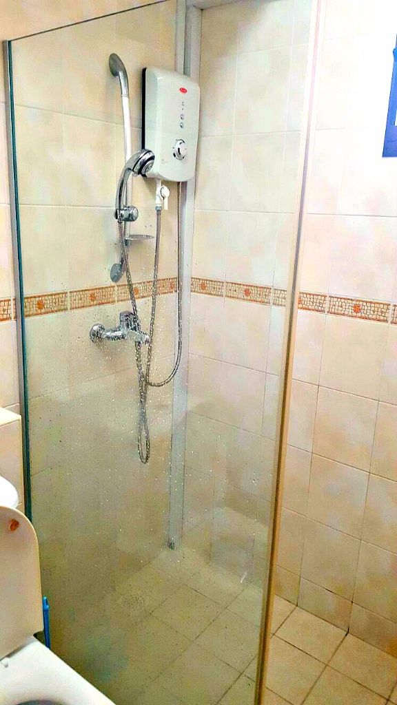 {Sensitive info hidden}(2mins to Commonwealth MRT) - Commonwealth - Bedroom - Homates Singapore