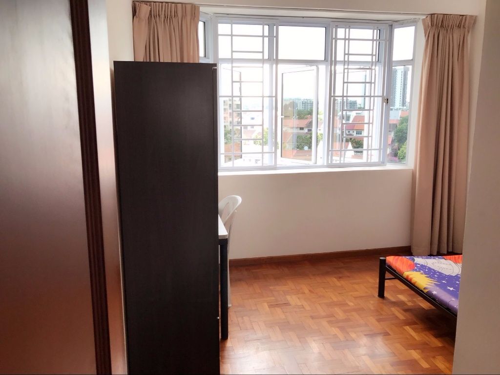 Hillview 128 山景 温馨公寓 超大普通房，窗口望山 - Bukit Batok - Bedroom - Homates Singapore