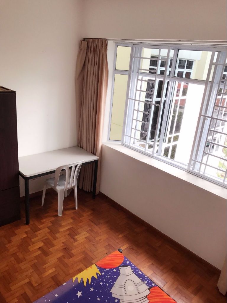 Hillview 128 山景 温馨公寓 超大普通房，窗口望山 - Bukit Batok - Bedroom - Homates Singapore