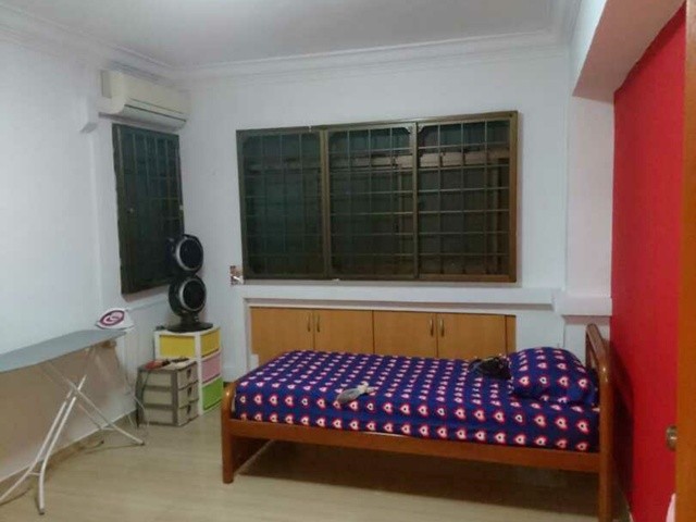 Stone Throw From Hougang 1 Shopping Mall - Hougang - Bedroom - Homates Singapore