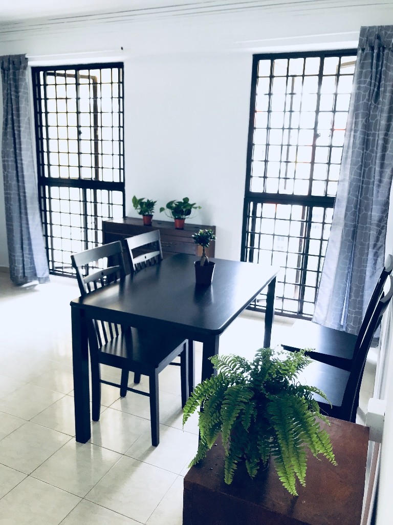 近红山MRT，冷气主人房，超级干净，舒适安静，落地窗 通风良好 - Redhill 紅山 - 分租房間 - Homates 新加坡