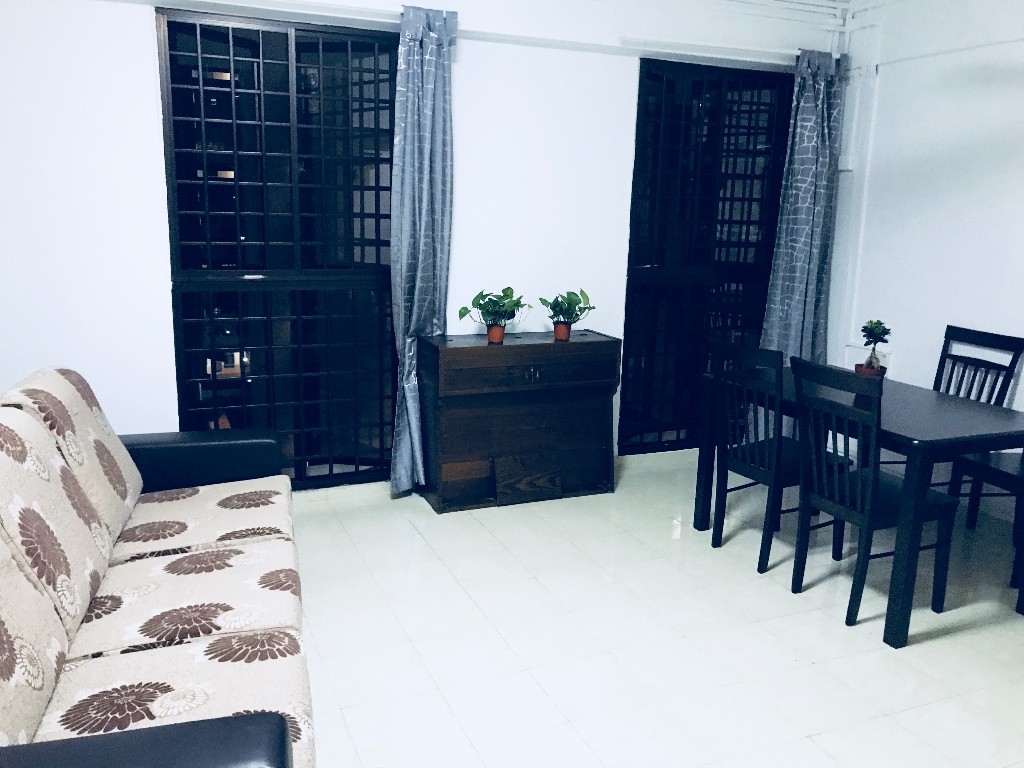 近红山MRT，冷气主人房，超级干净，舒适安静，落地窗 通风良好 - Redhill 紅山 - 分租房間 - Homates 新加坡