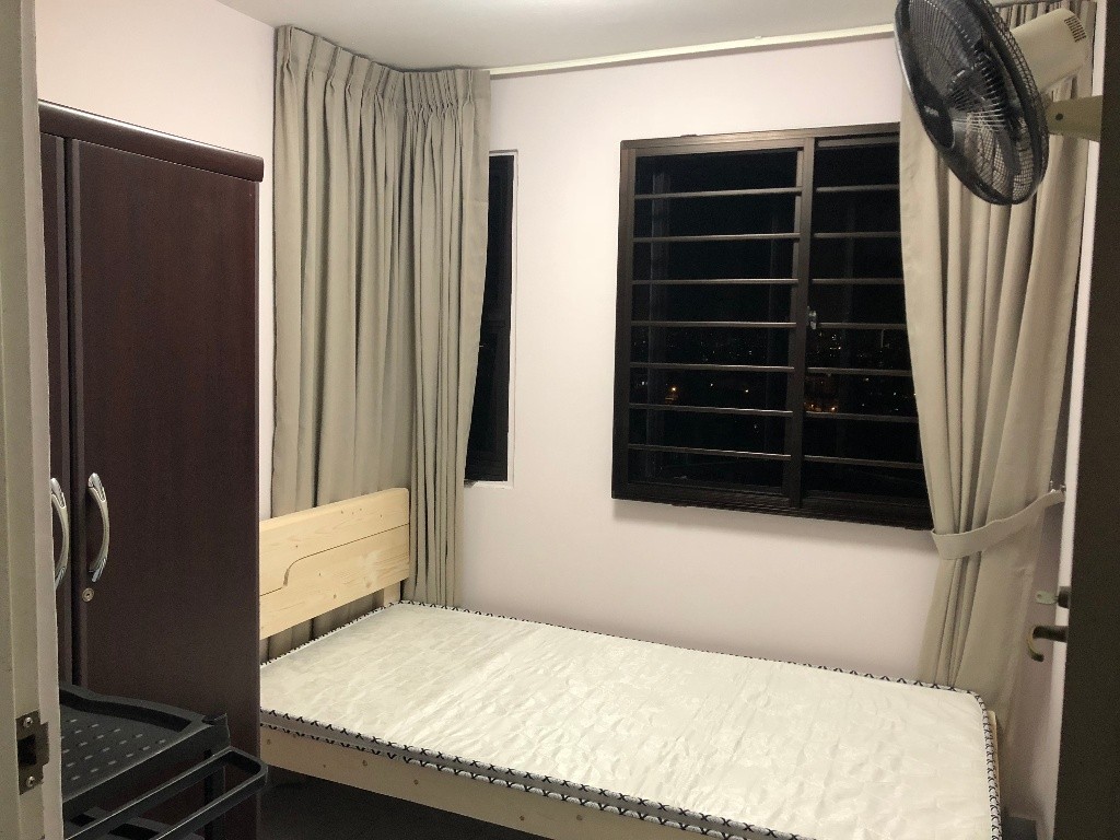 马林百列崭新装修组屋大牌45普通小房间出租，看海，看市区，高楼好风景 - Eunos 友諾士 - 分租房間 - Homates 新加坡