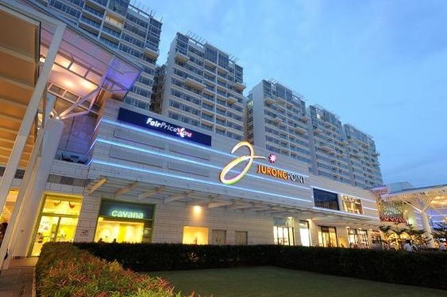 Master room above Jurong Point condo The Centris - Boon Lay - Bedroom - Homates Singapore