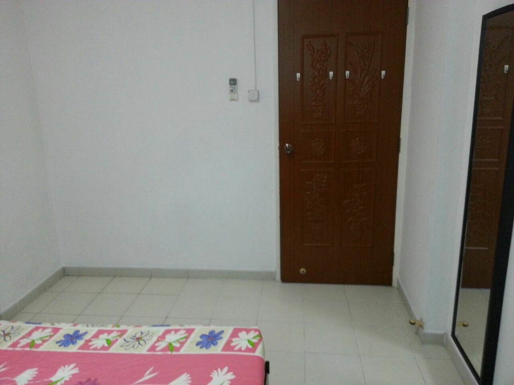 No agent fee fully furnished common room at SIMEI MRT Simei Bedroom