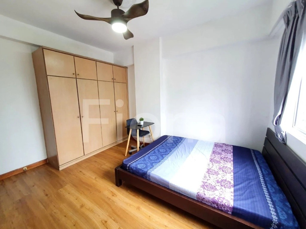 Spacious master bedroom with private bathroom, swimming pool - Toa Payoh - Flat - Homates Singapore